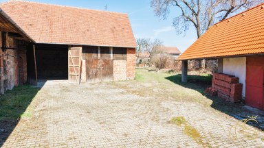 Rodinný dům s příslušenstvím a pozemky, Budišov