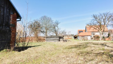 Rodinný dům s příslušenstvím a pozemky, Budišov