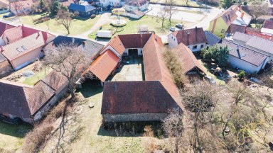 Rodinný dům s příslušenstvím a pozemky, Budišov